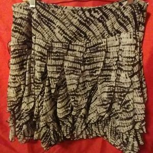 Black and white print ruffled skirt.